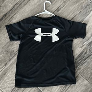 Under Armor Black Youth Short Sleeve shirt Soft Lightweight